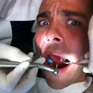 Celebrităţi la dentist
