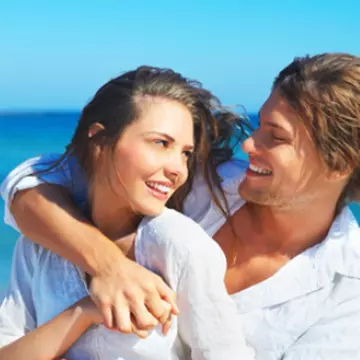 Foto: 5 moduri de a flirta fără cuvinte