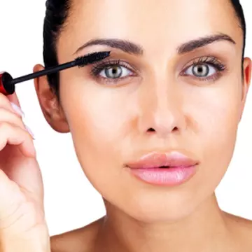 5 tipsuri de aplicat mascara pentru gene fabuloase