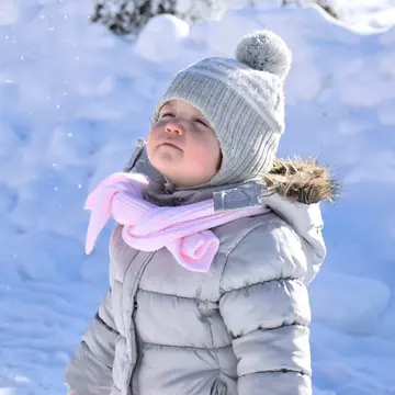 Pediatru: "înfofolitul" copiilor, boală naţională