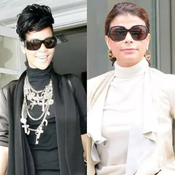 Maleta pe gât, o piesă simplă şi în tendinţe