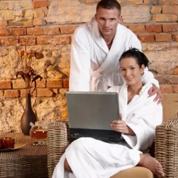 Infidelitatea online: părerea lui şi părerea ei