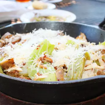Macaroane cu carne de pasăre şi caşcaval