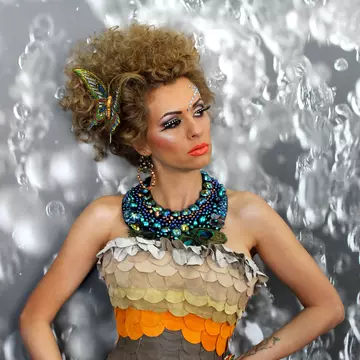 "City Bird of Paradise", o colecţie care creează femeii un loc special
