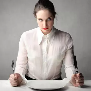 Eşti prost dispusă? Iată ce alimente şi obiceiuri alimentare sunt de vină!