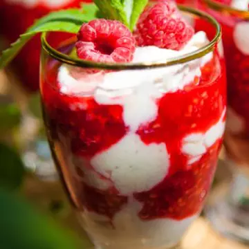 Parfait de fructe cu ricotta