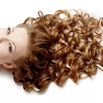 Cum îngrijeşti părul ondulat