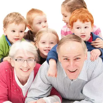 Relaţia cu bunicii - cât de importantă e pentru copil