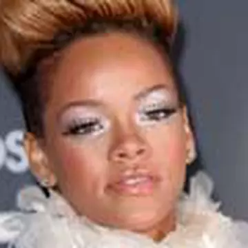 Machiajul vedetelor de la Grammy Award