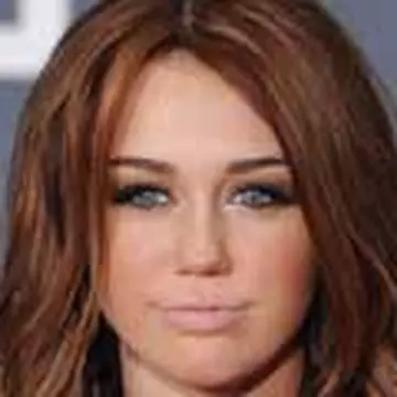 Look alert: buze nude la Grammy