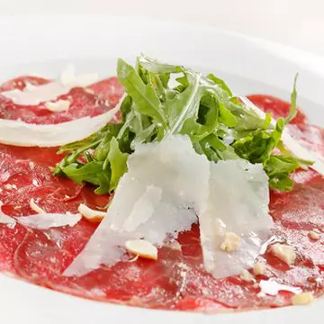 Carpaccio de ton cu miere şi susan