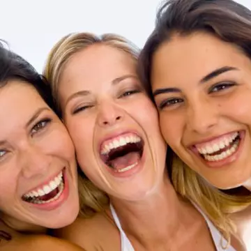 5 trucuri ca să te faci plăcută de cei din jur