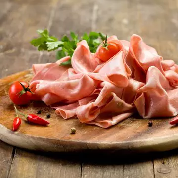 Punguţe de şuncă umplute cu salată