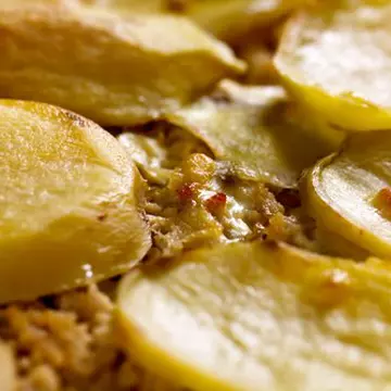 «Tort» de cartofi cu file de peşte