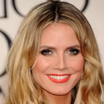 Heidi Klum a afisat un look glam la Globurile de aur 2011