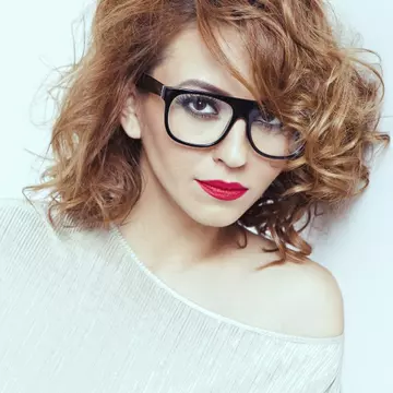 Giulia lansează noul ei videoclip! Uite ce graviduţă frumoasă!