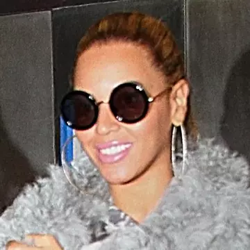 Beyonce, foarte grijulie cu fetiţa ei. Vezi cum o apără de paparazzi!
