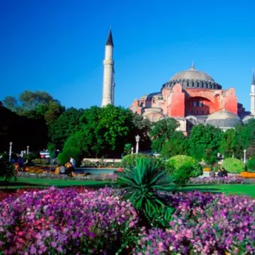 Istanbul locul unde îşi dau întâlnire Europa şi Asia