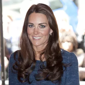 Poze: Încă 2 ţinute frumoase în stilul Kate Middleton