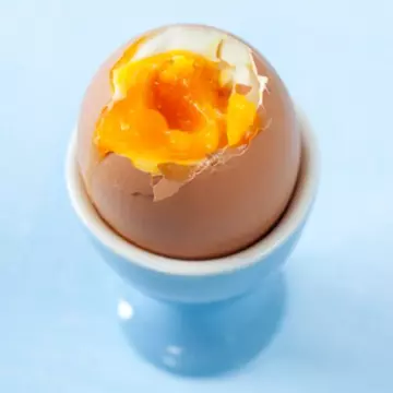 Ouă poches cu fenicul