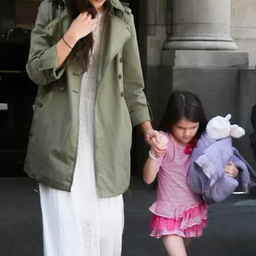 Foto: Suri Cruise a împlinit 6 ani! Uite cum a îmbrăcat-o Katie Holmes!