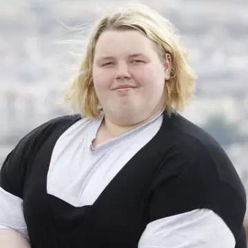 Poze: cum arată adolescenta de 400 de kilograme scoasă din casă de pompieri