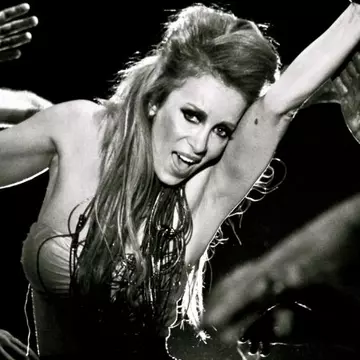 Annes a filmat videoclip nou! 