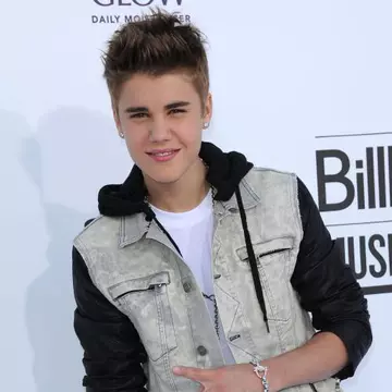 Justin Bieber ia lecţii de box de la Mike Tyson! 