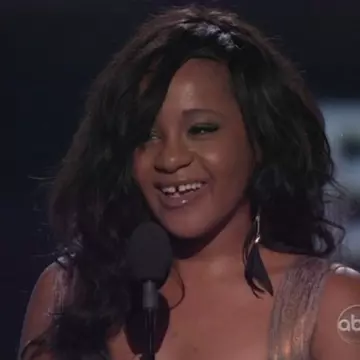 Bobbi Kristina Brown, în lacrimi la Billboard Awards: Tribut cântăreţei Whitney Houston
