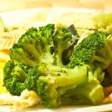 Reţetă: Conopidă cu paste şi broccoli