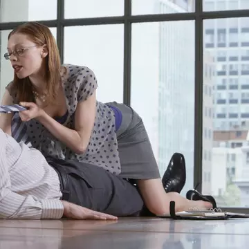 Pentru Ei: Cum o convingi să-ţi facă sex oral?