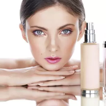 Frumuseţe: 8 mituri care te fac să-ţi iroseşti banii pe cosmetice