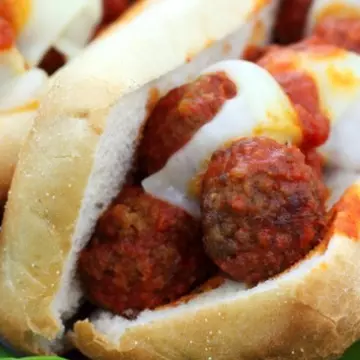 Reţetă: Chiftele în sos de brânză