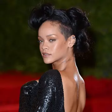 Rihanna, pe urmele lui Amy Winehouse: Are probleme cu alcoolul?