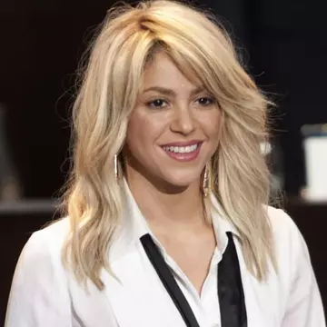 Shakira ar putea poza goală într-o revistă pentru bărbaţi! 