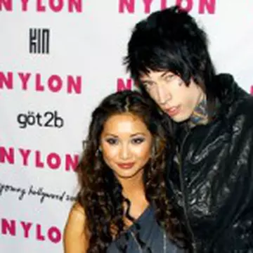 Trace Cyrus şi Brenda Song s-au despărţit!