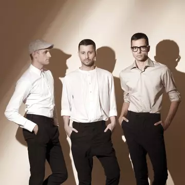 Akcent alături de Lady Gaga și Flo Rida 