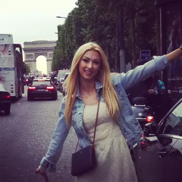 Foto: Îţi place cum se îmbracă Andreea Bălan la Paris?