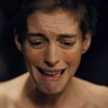 Poze: cum arată Anne Hathaway în filmul "Les Miserables"