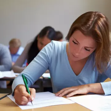BAC 2012: Opt candidaţi au fost eliminaţi în prima zi probelor