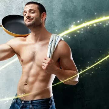 Bărbaţi la cratiţă: De ce sunt aşa sexy bărbaţii care gătesc