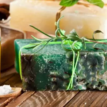 Frumuseţea nu costă mult: 6 reţete naturiste de cosmetice