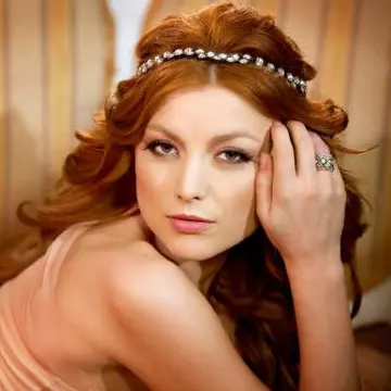 Elena Gheorghe va purta două rochii de mireasă 