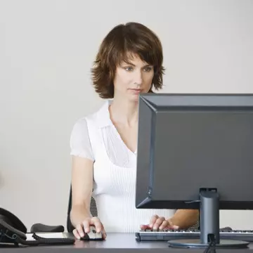 Cum îţi protejezi noua relaţie pe Facebook