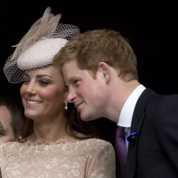 Foto: Kate şi prinţul Harry, în ipostaze interesante. Ducesa, mai apropiată de el, decât de William