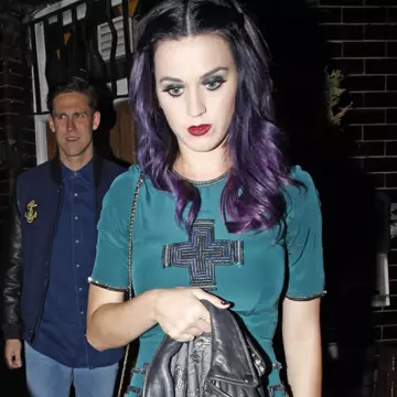 Katy Perry apare din nou lângă bărbatul misterios. Să fie începutul unei noi relaţii?