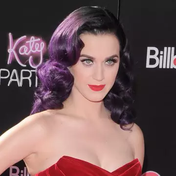 Katy Perry, superbă într-o rochie retro