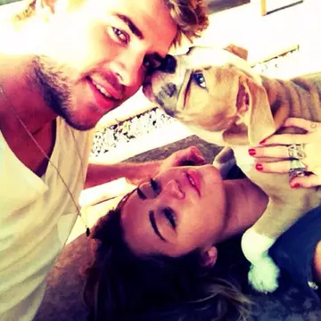 Miley Cyrus e îndrăgostită nebuneşte!