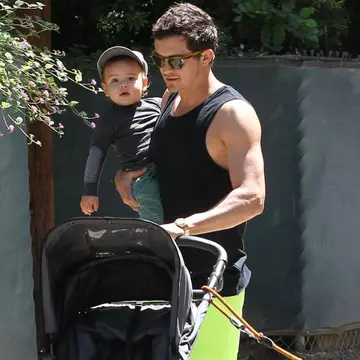 Orlando Bloom, un tătic sexy
