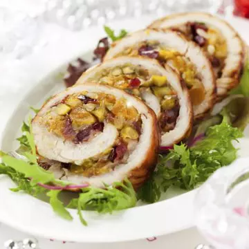 Ruladă de porc cu legume şi nuci